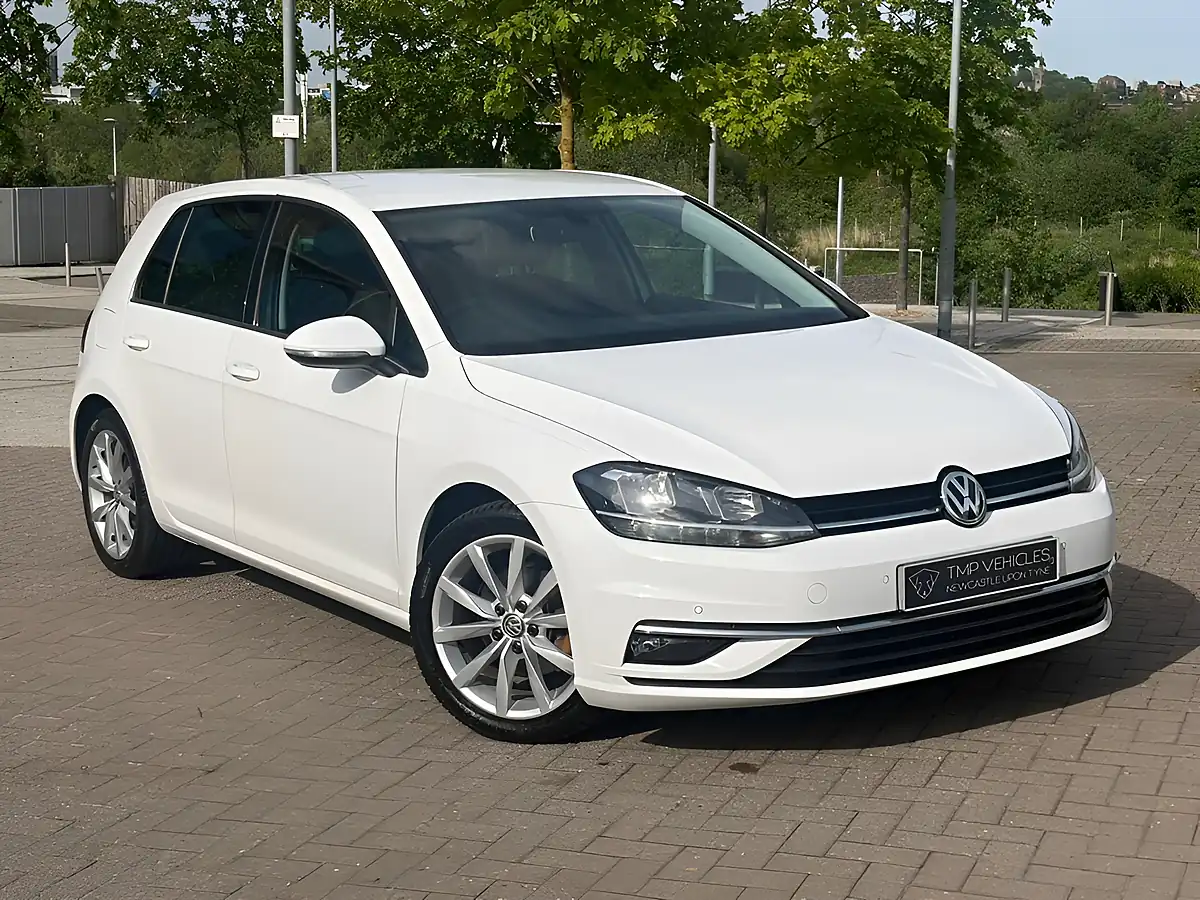 Used 2019 Volkswagen Golf GT White - Front View