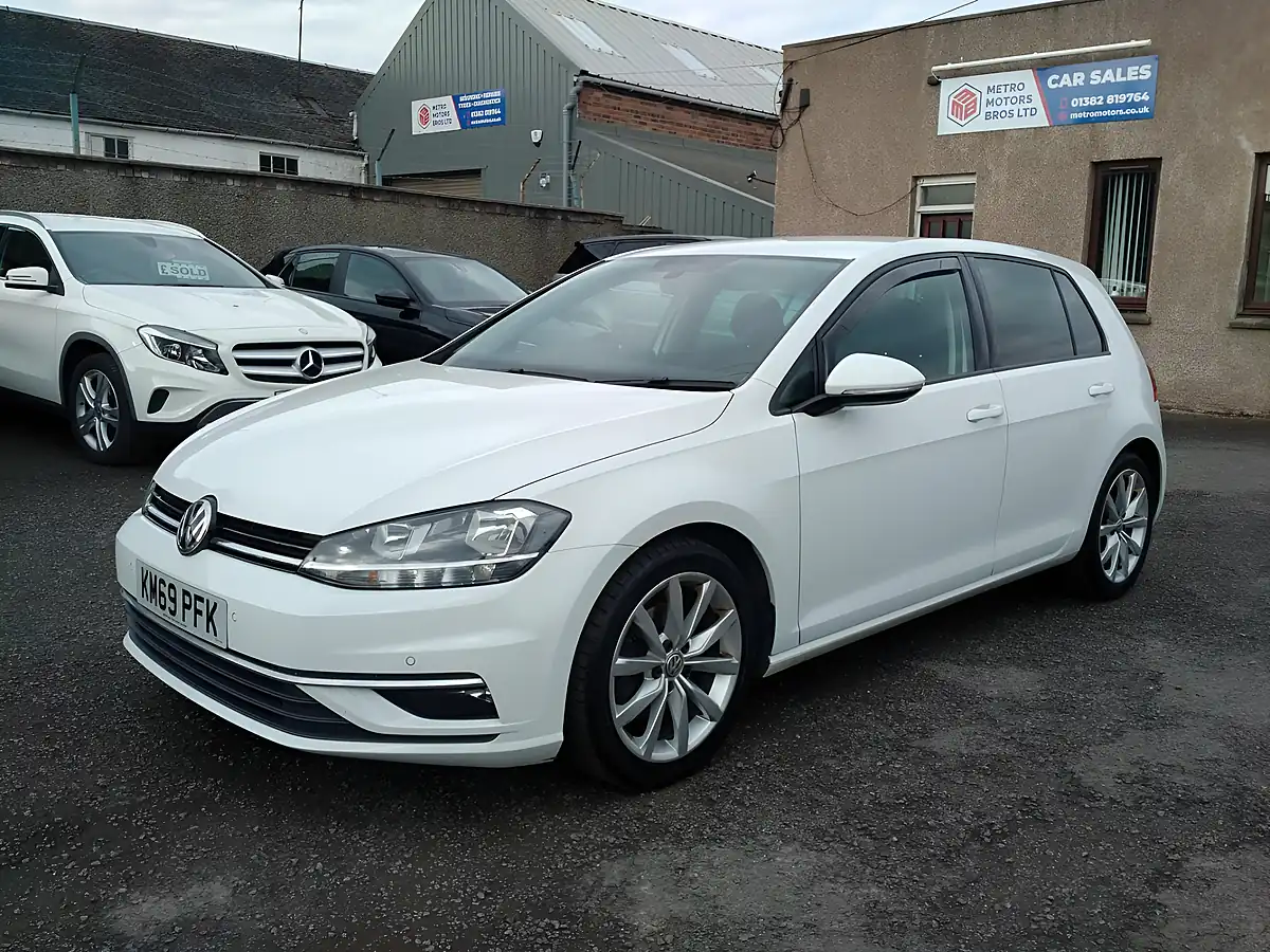 Used 2019 Volkswagen Golf GT White - Front View
