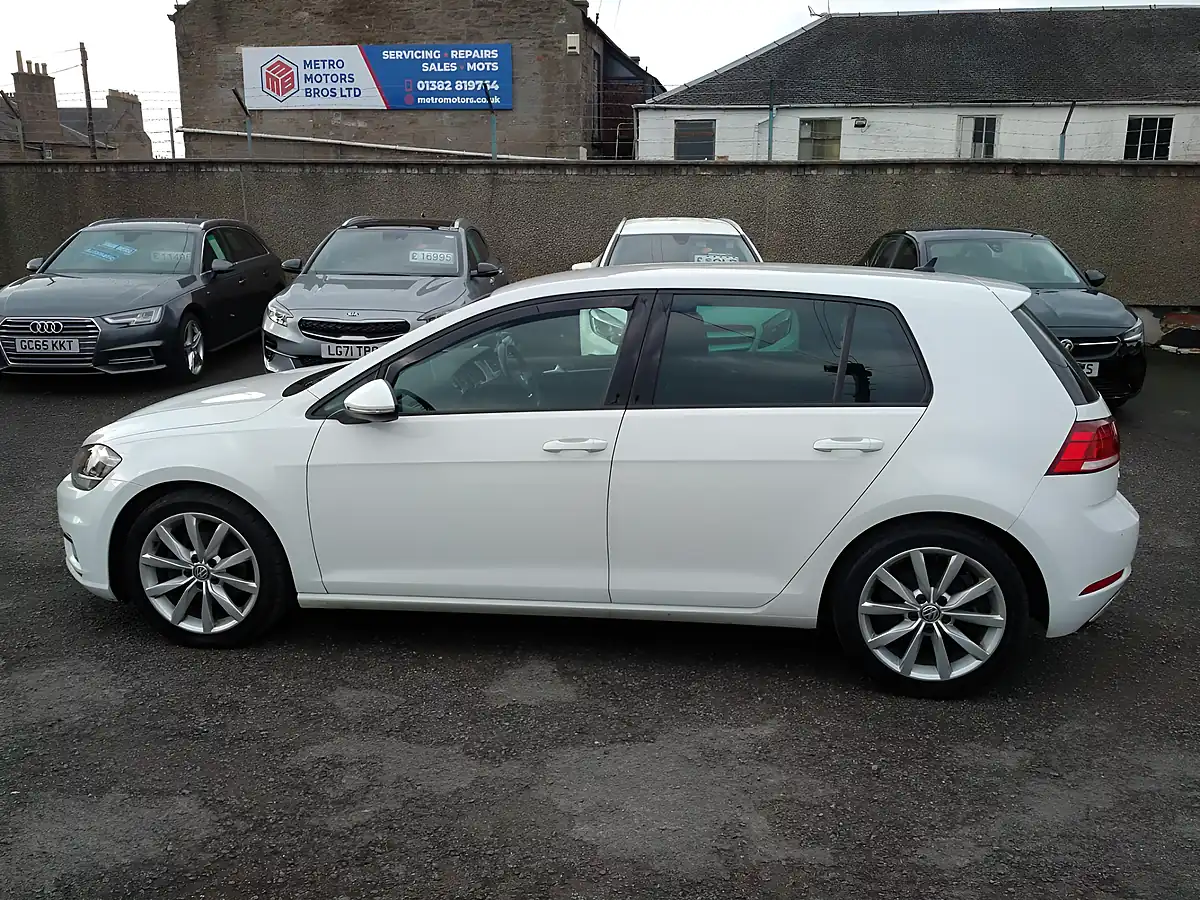 Used 2019 Volkswagen Golf GT White - Interior and Exterior details 3