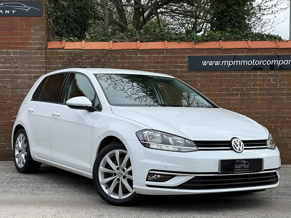 Used 2019 Volkswagen Golf GT White - Front View