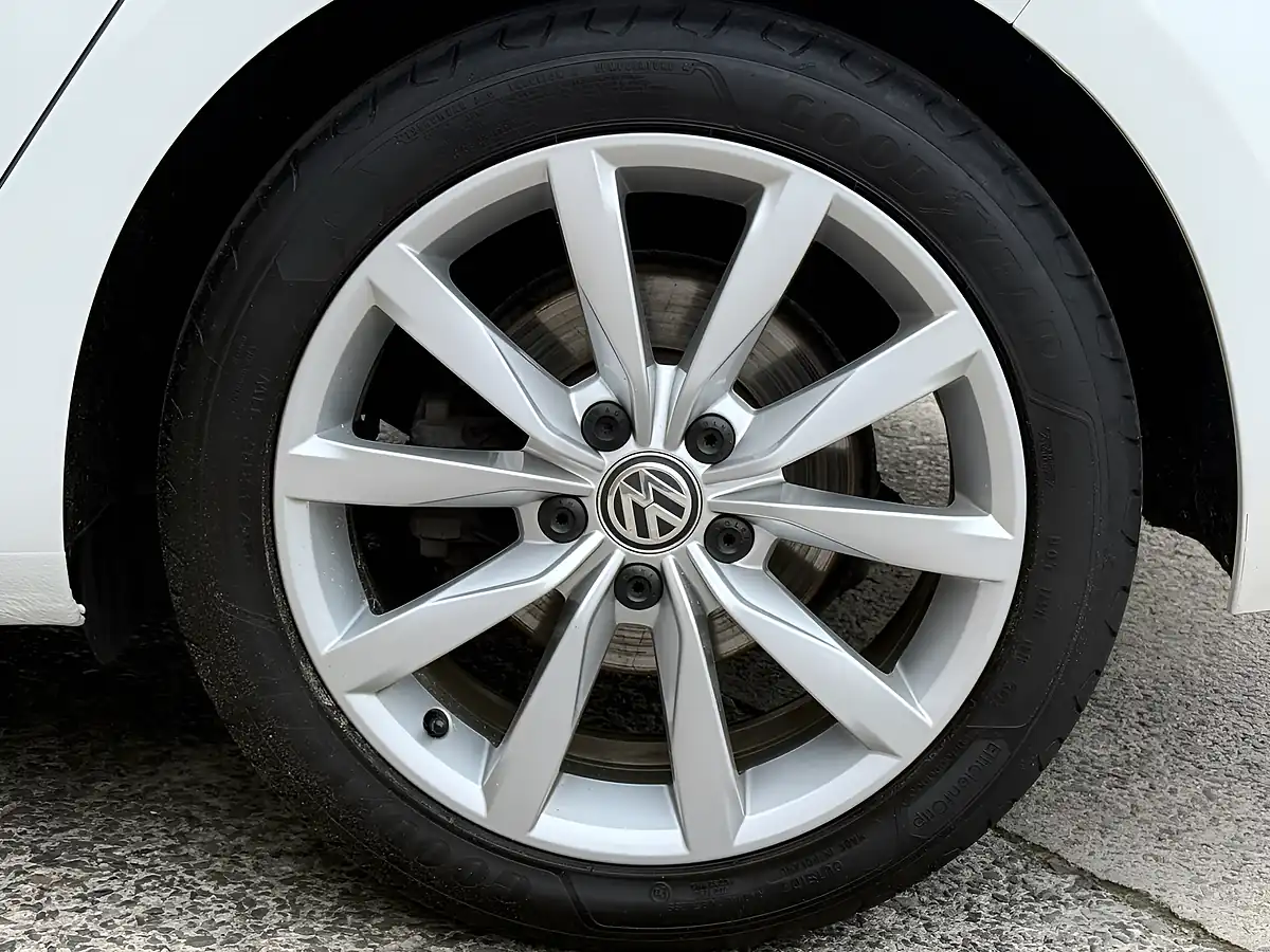 Used 2019 Volkswagen Golf GT White - Interior and Exterior details 17