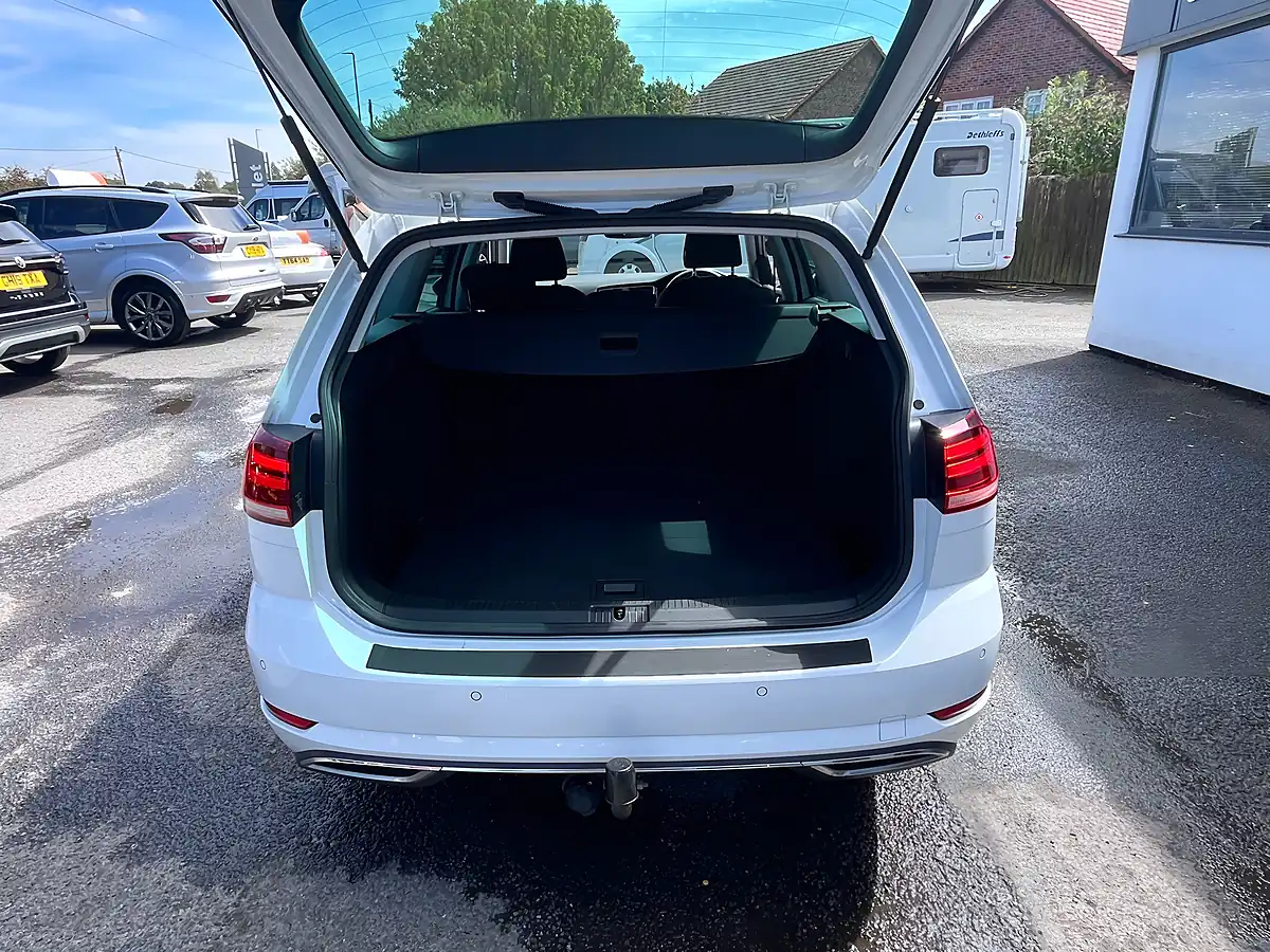 Used 2019 Volkswagen Golf GT White - Interior and Exterior details 10