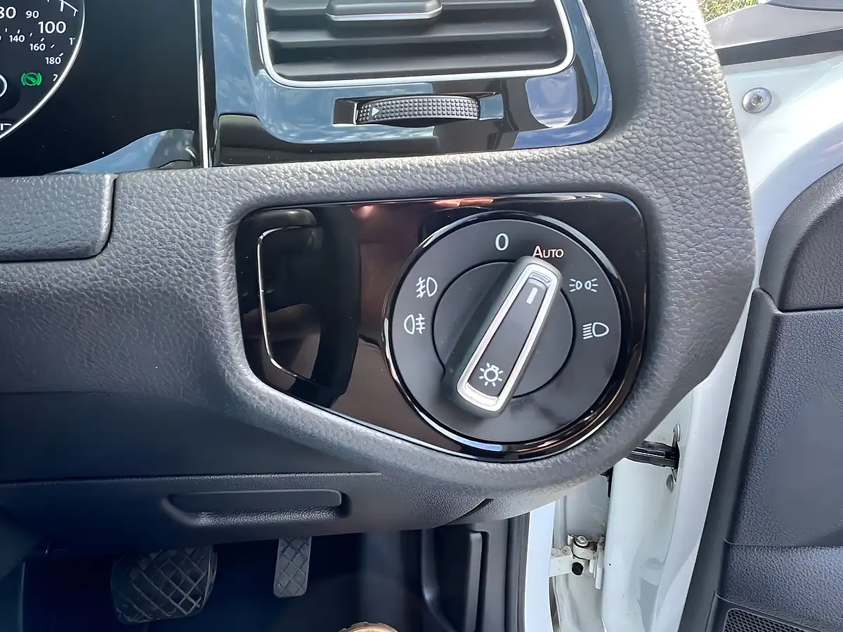 Used 2019 Volkswagen Golf GT White - Interior and Exterior details 12