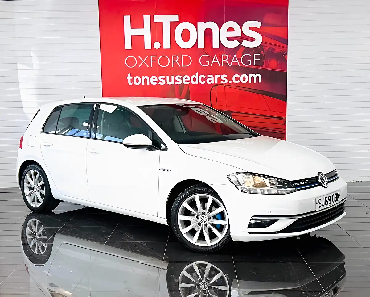 Used 2019 Volkswagen Golf GT White - Front View