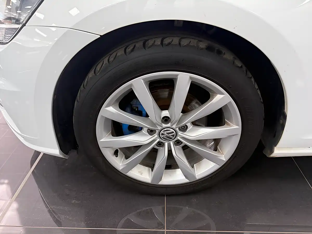 Used 2019 Volkswagen Golf GT White - Interior and Exterior details 17