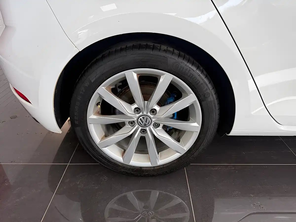 Used 2019 Volkswagen Golf GT White - Interior and Exterior details 3
