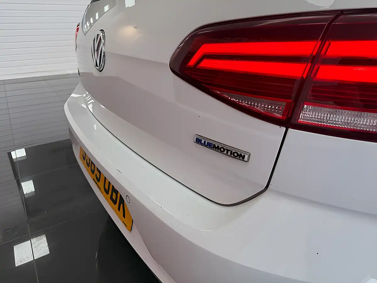 Used 2019 Volkswagen Golf GT White - Interior and Exterior details 8