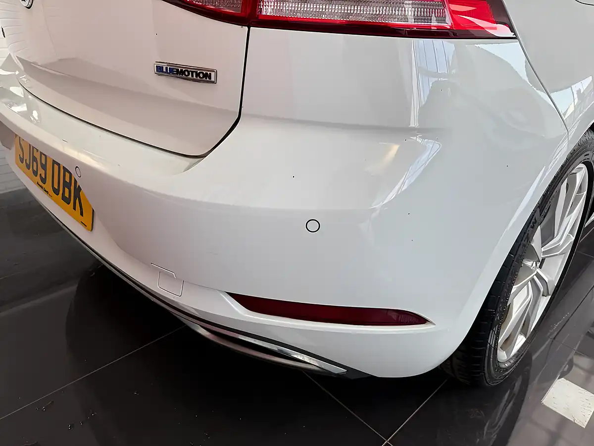 Used 2019 Volkswagen Golf GT White - Interior and Exterior details 9
