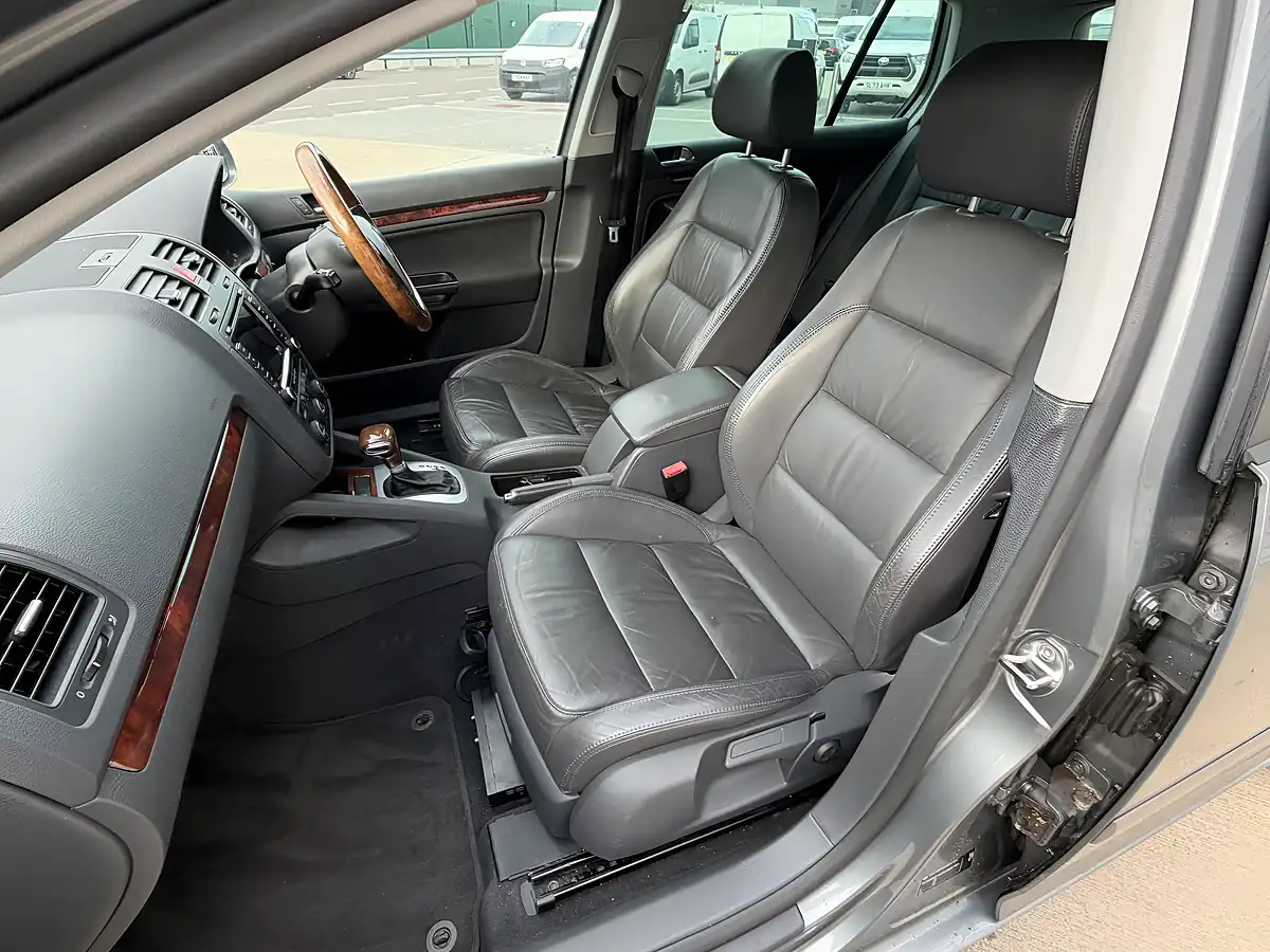 Used 2019 Volkswagen Golf GTI Grey - Interior and Exterior details 11