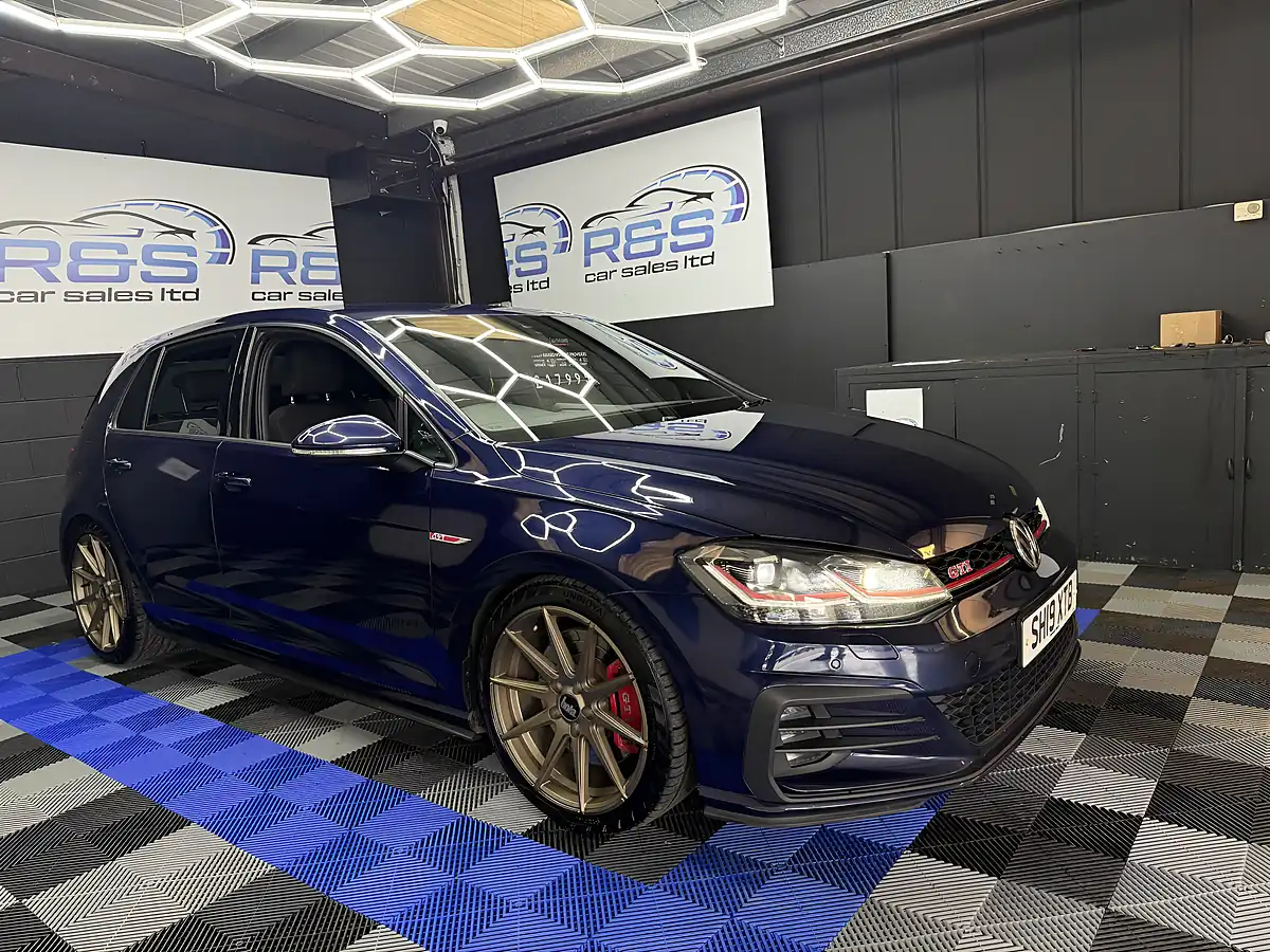 Used 2019 Volkswagen Golf GTI Performance Blue - Interior and Exterior details 2