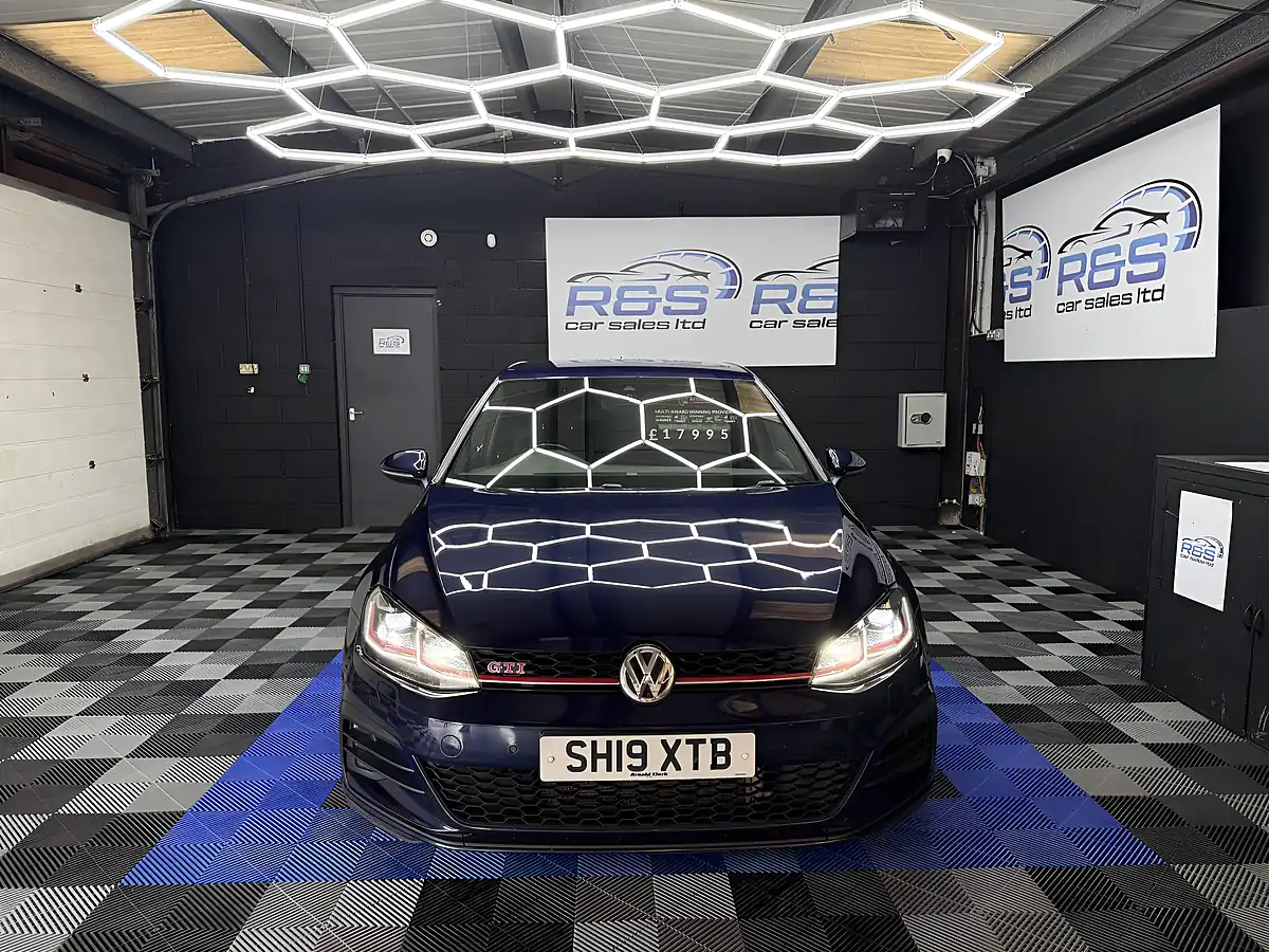 Used 2019 Volkswagen Golf GTI Performance Blue - Interior and Exterior details 3