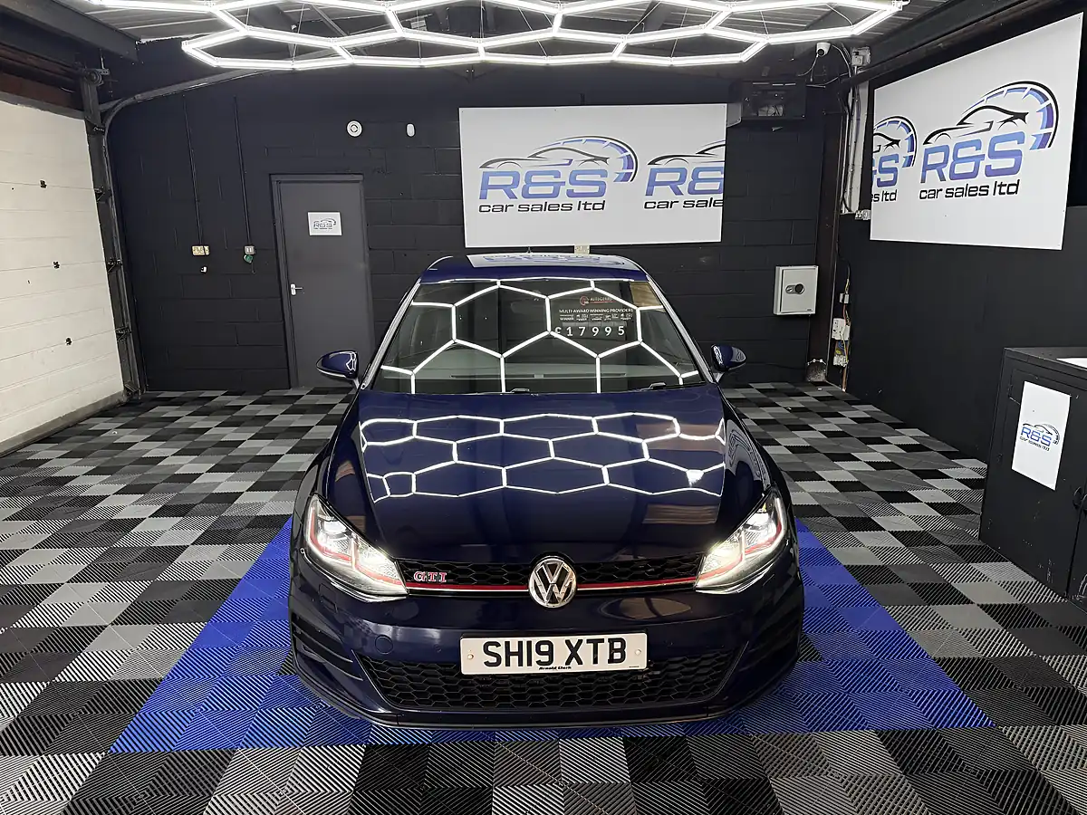 Used 2019 Volkswagen Golf GTI Performance Blue - Interior and Exterior details 4
