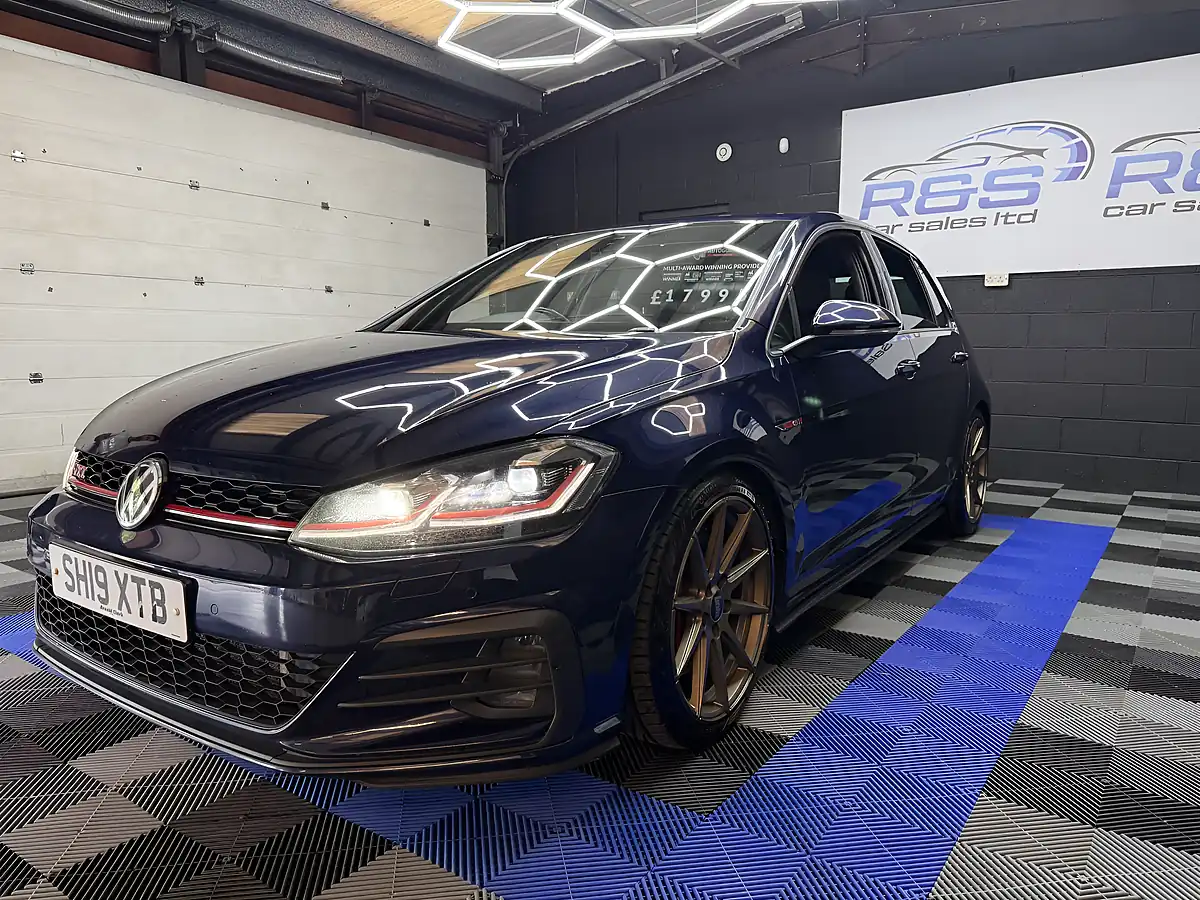 Used 2019 Volkswagen Golf GTI Performance Blue - Interior and Exterior details 6