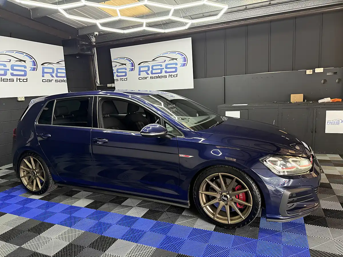 Used 2019 Volkswagen Golf GTI Performance Blue - Interior and Exterior details 8