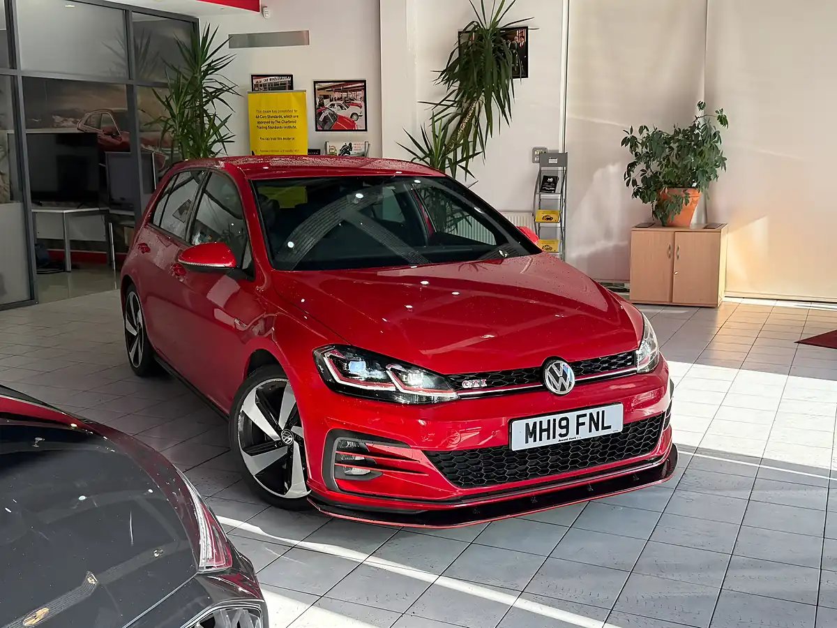 Used 2019 Volkswagen Golf GTI Performance Red - Front View