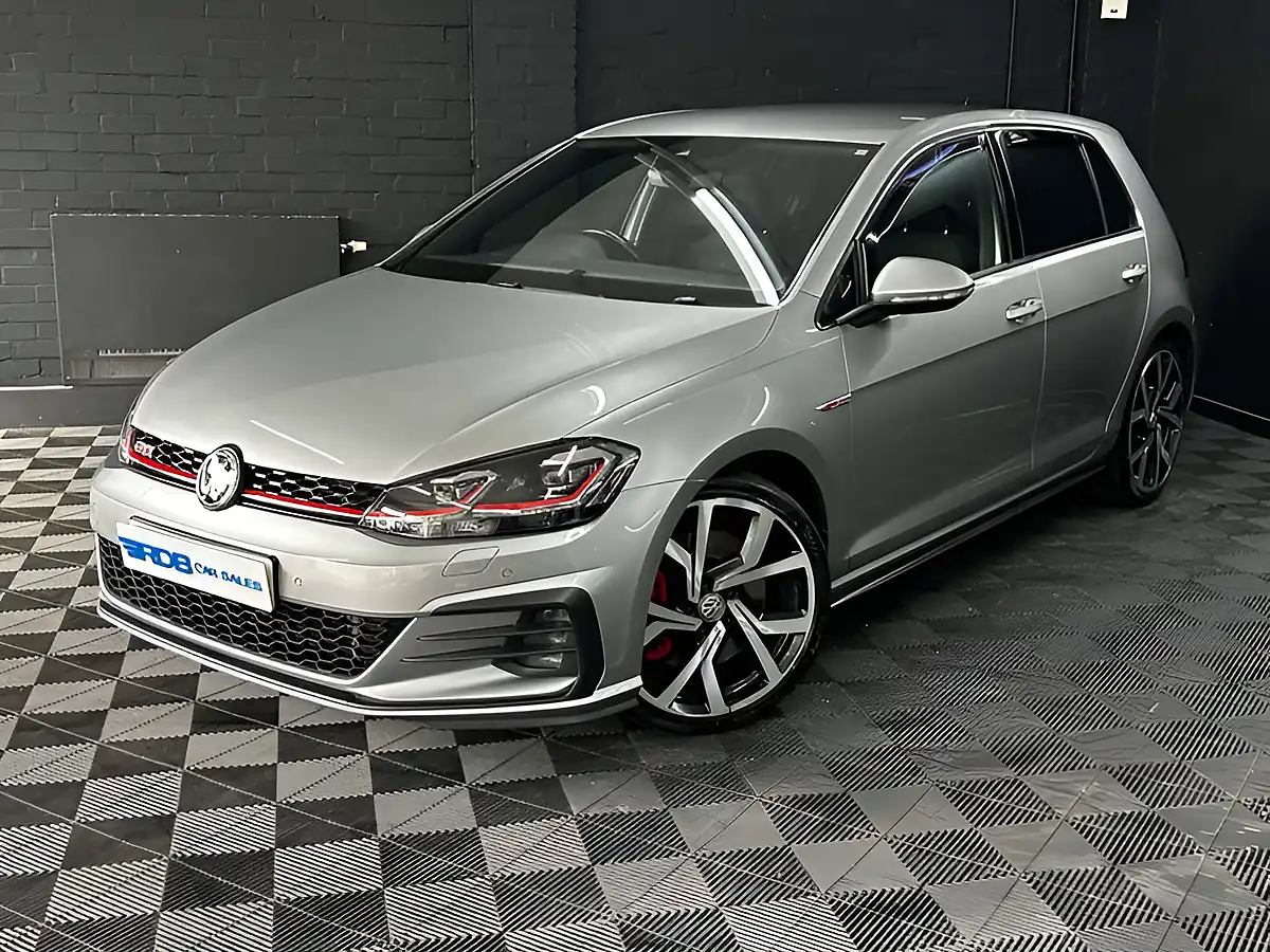 Used 2019 Volkswagen Golf GTI Performance Silver - Front View