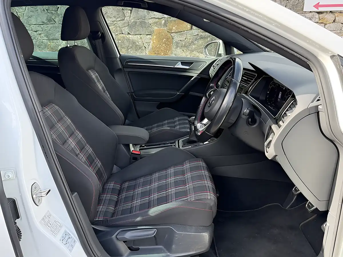 Used 2019 Volkswagen Golf GTI Performance White - Interior and Exterior details 5