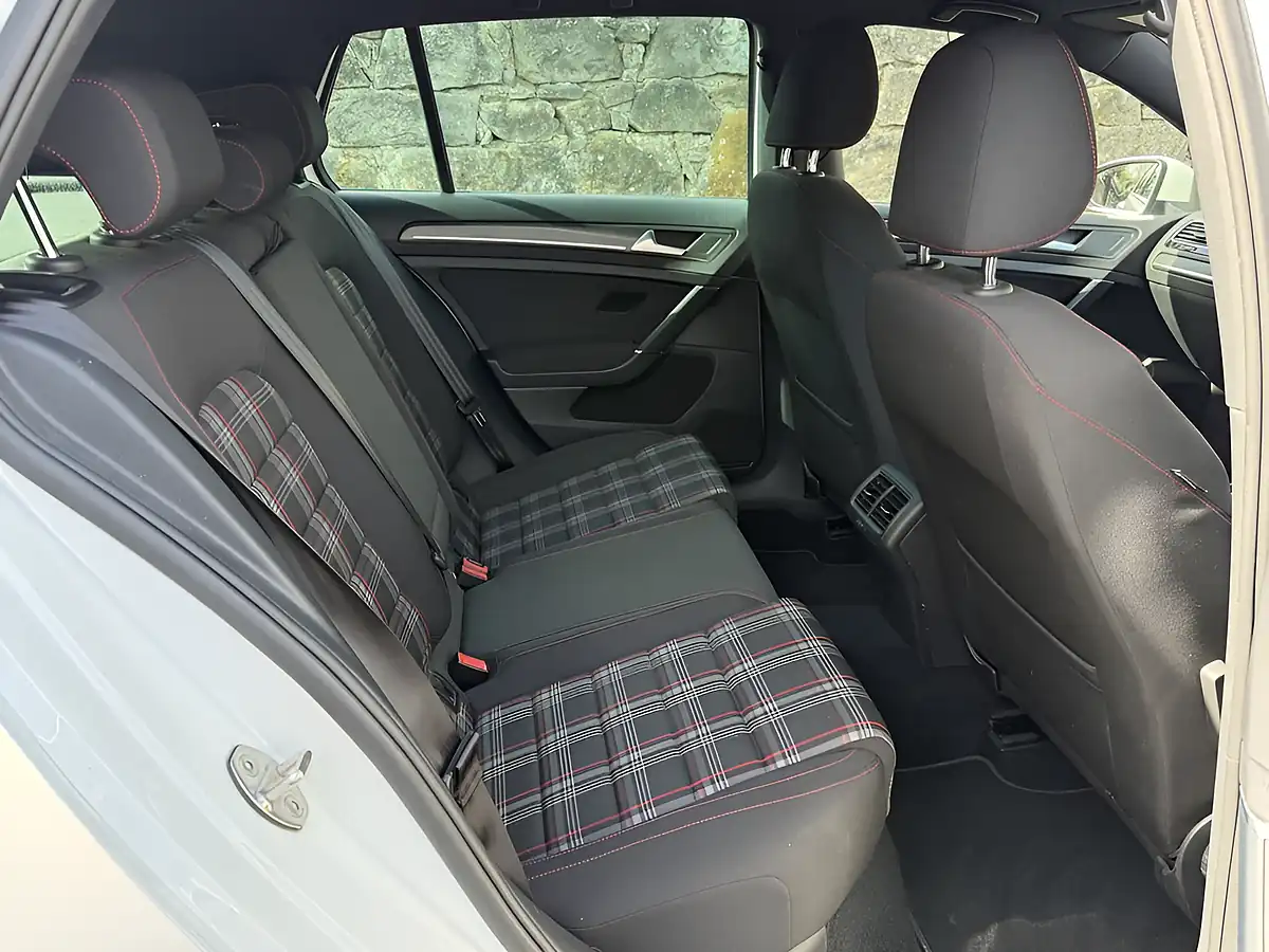 Used 2019 Volkswagen Golf GTI Performance White - Interior and Exterior details 8