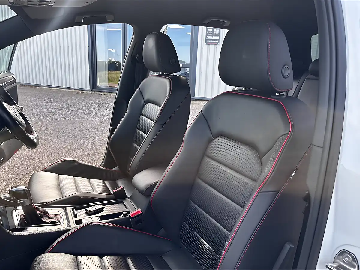 Used 2019 Volkswagen Golf GTI Performance White - Interior and Exterior details 14
