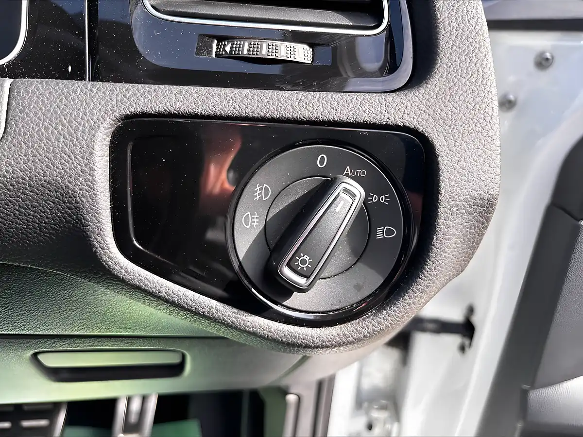Used 2019 Volkswagen Golf GTI Performance White - Interior and Exterior details 17