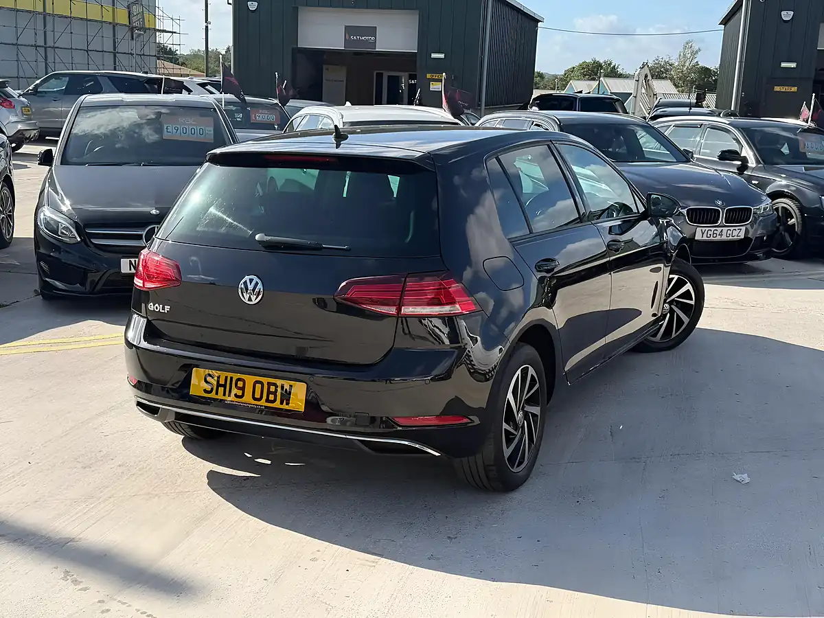 Used 2019 Volkswagen Golf Match Black - Interior and Exterior details 10