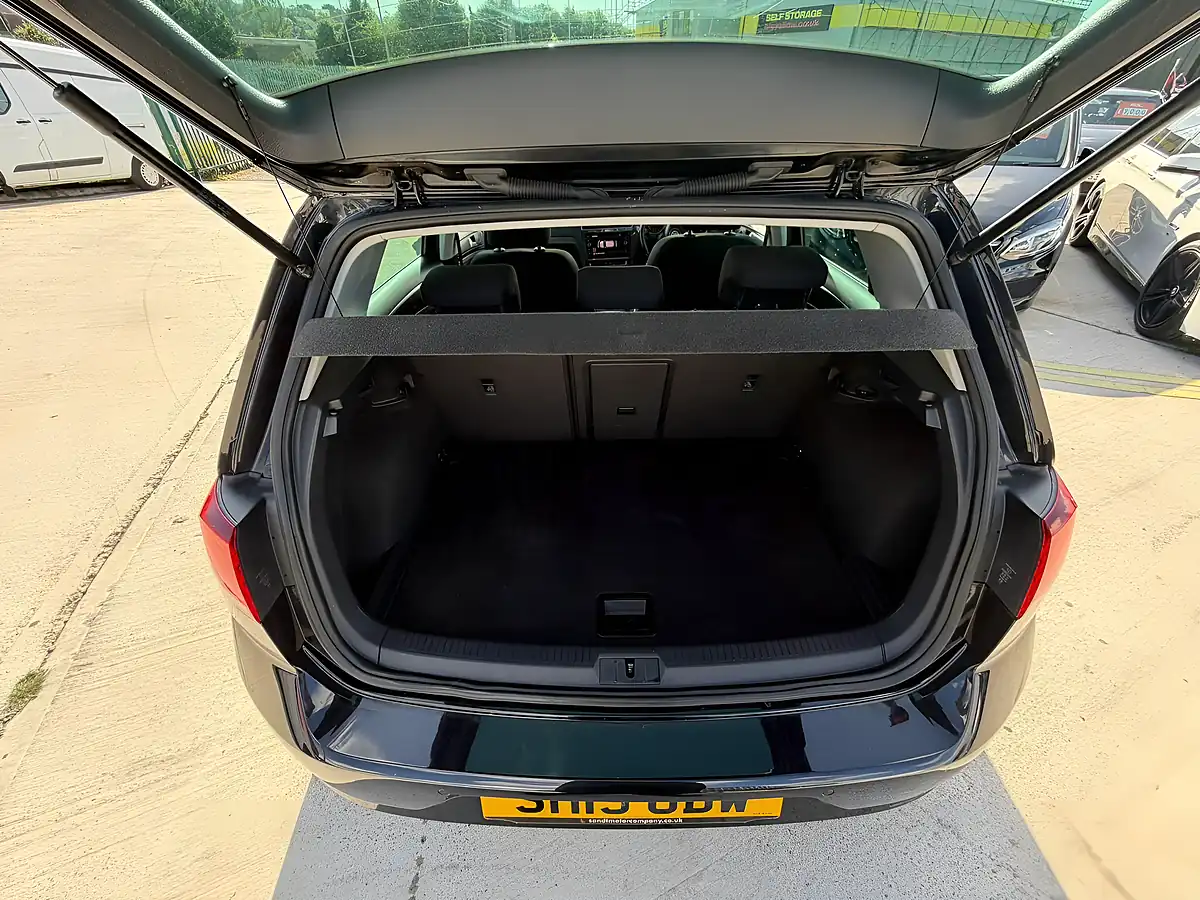 Used 2019 Volkswagen Golf Match Black - Interior and Exterior details 18