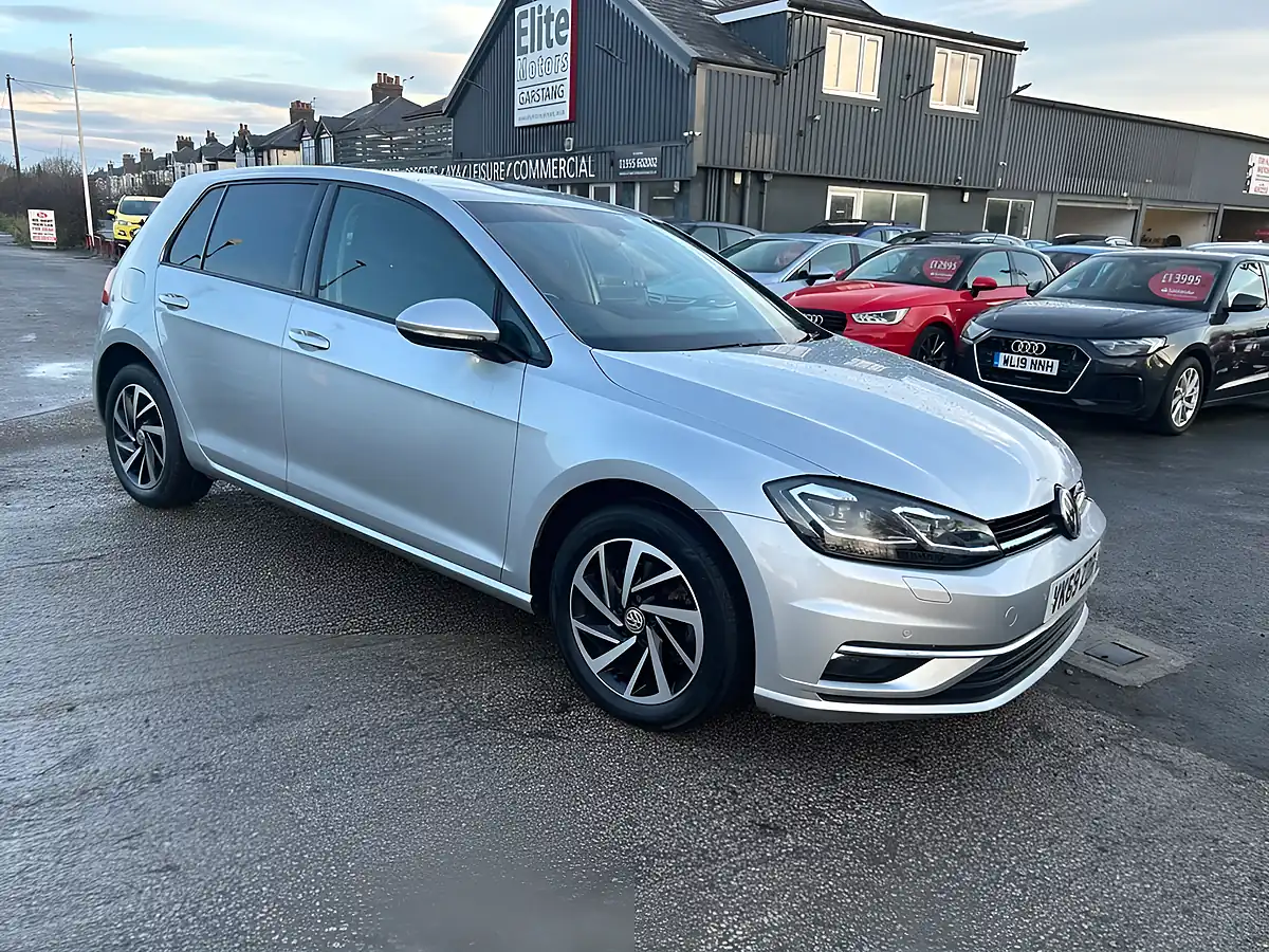 Used 2019 Volkswagen Golf Match Edition Silver - Front View
