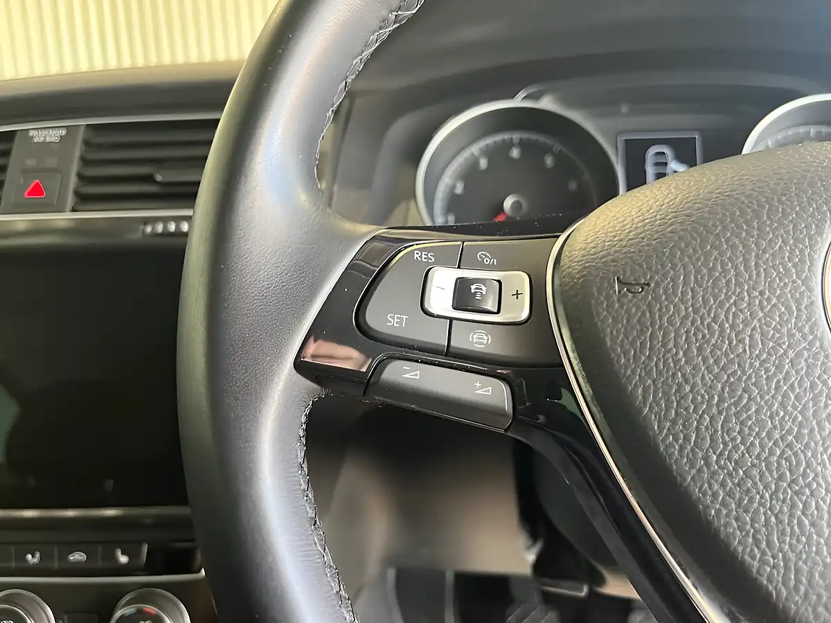 Used 2019 Volkswagen Golf Match Edition Tornado Red - Interior and Exterior details 10
