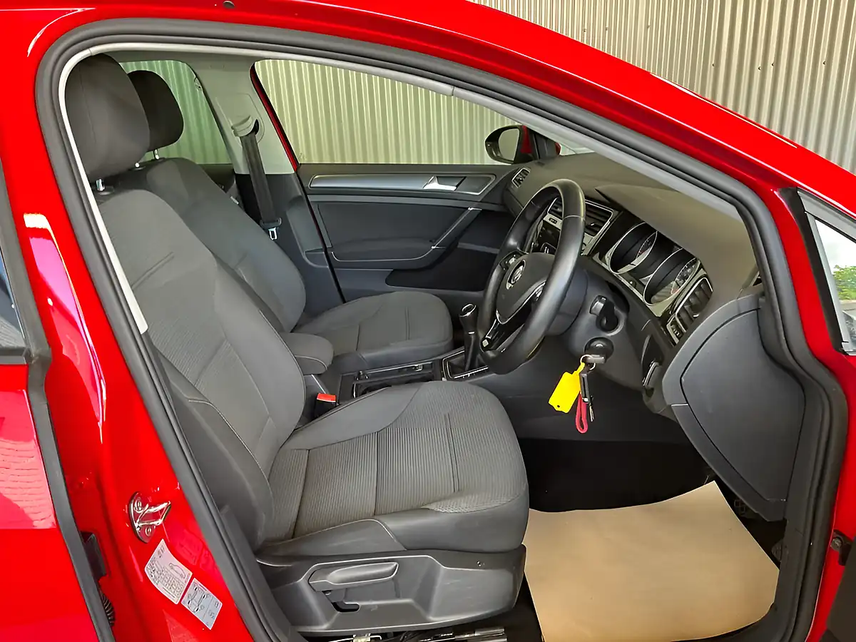 Used 2019 Volkswagen Golf Match Edition Tornado Red - Interior and Exterior details 15