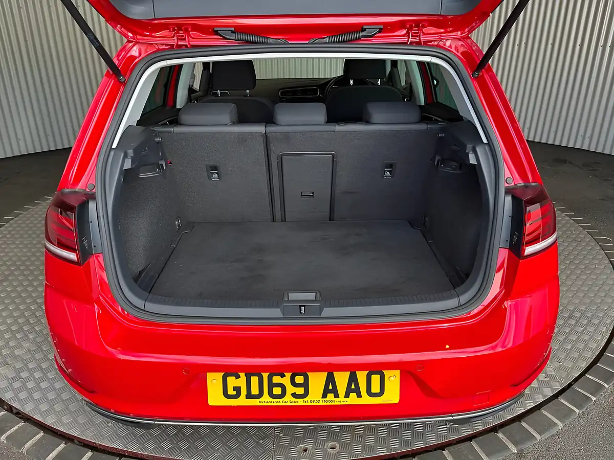 Used 2019 Volkswagen Golf Match Edition Tornado Red - Interior and Exterior details 3