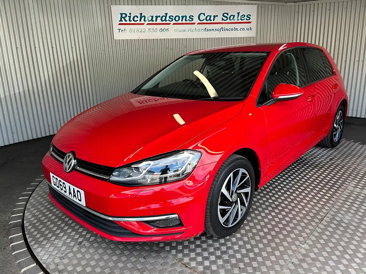 Used 2019 Volkswagen Golf Match Edition Tornado Red - Interior and Exterior details 6