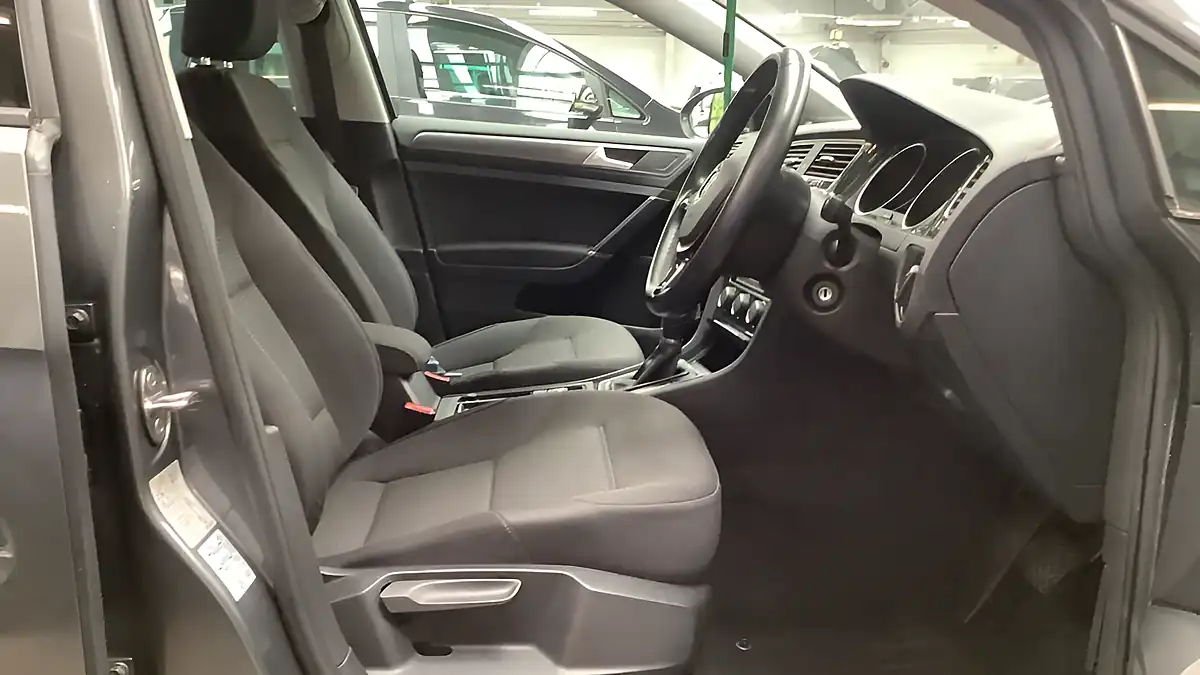 Used 2019 Volkswagen Golf Match Grey - Interior and Exterior details 7