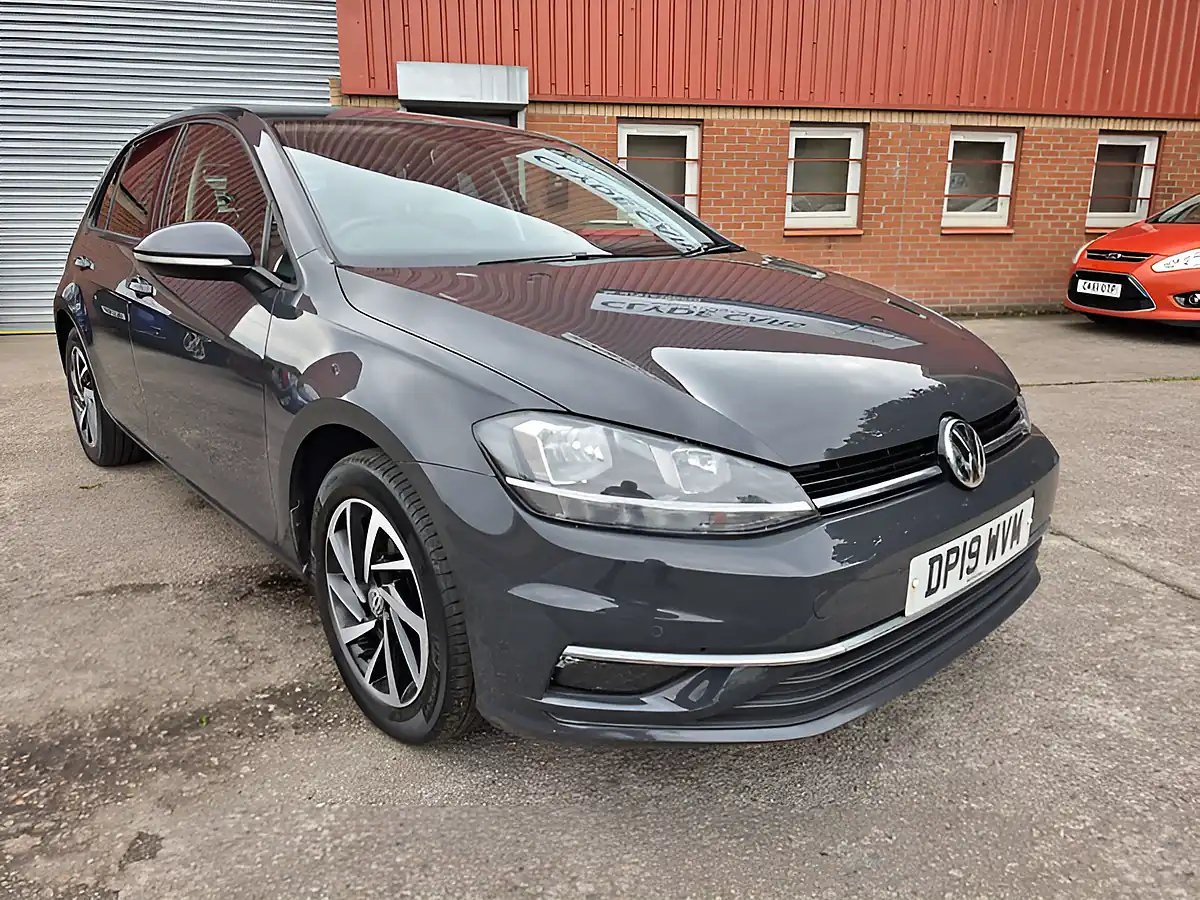 Used 2019 Volkswagen Golf Match Grey - Front View