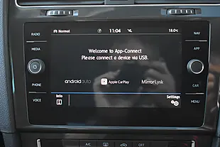 Used 2019 Volkswagen Golf Match Pure White - Interior and Exterior details 11