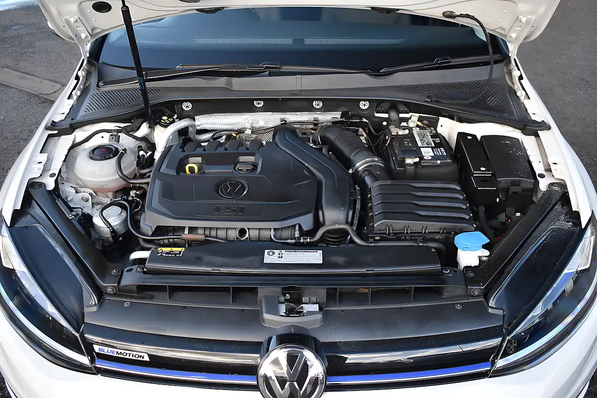 Used 2019 Volkswagen Golf Match Pure White - Interior and Exterior details 19