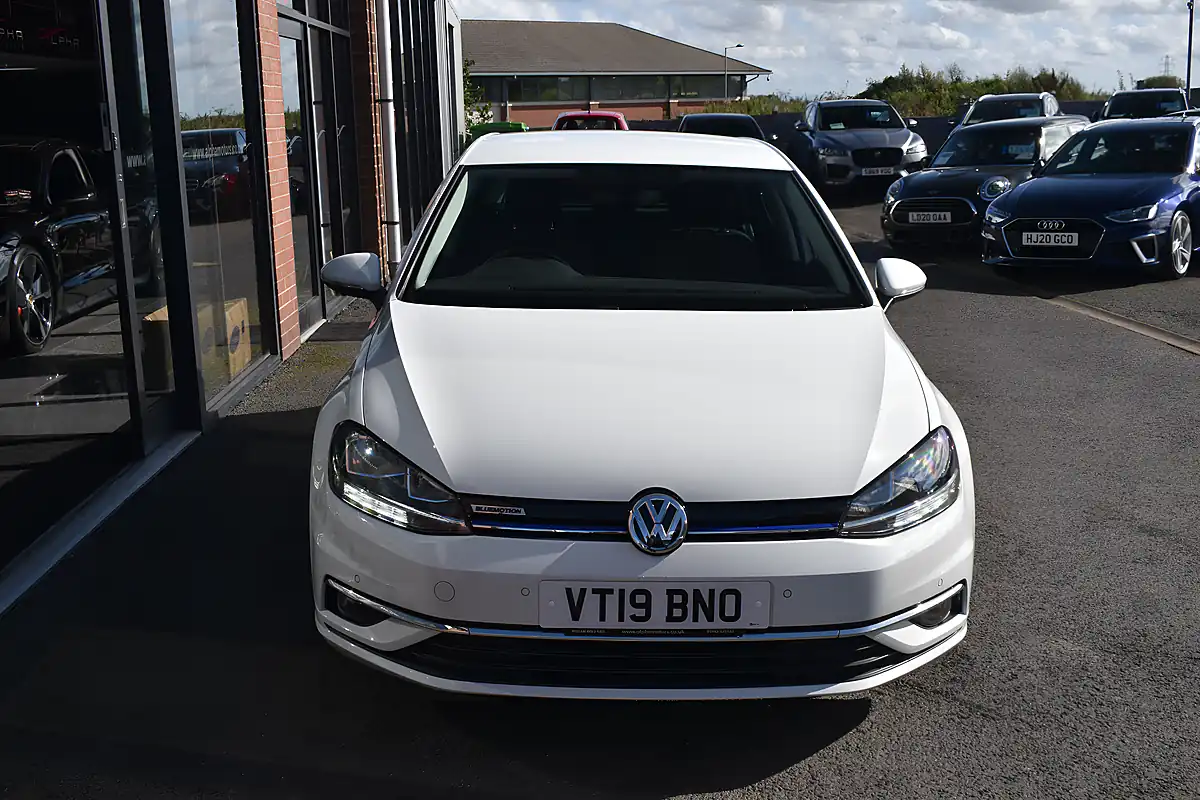 Used 2019 Volkswagen Golf Match Pure White - Interior and Exterior details 2