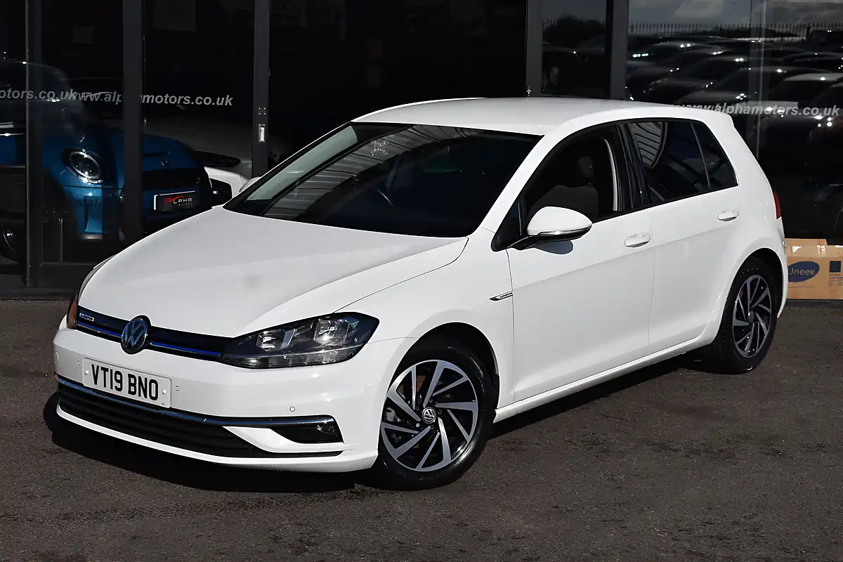 Used 2019 Volkswagen Golf Match Pure White - Interior and Exterior details 4