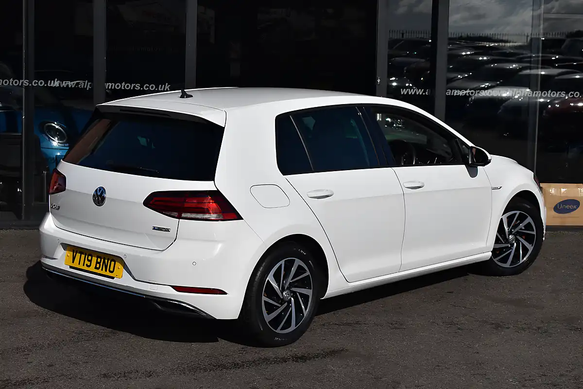 Used 2019 Volkswagen Golf Match Pure White - Interior and Exterior details 5