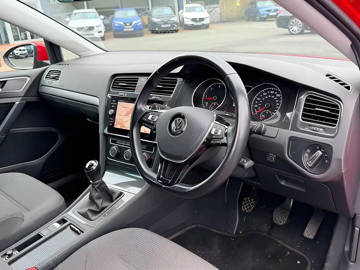 Used 2019 Volkswagen Golf Match Red - Interior and Exterior details 10