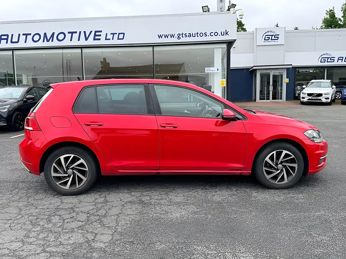 Used 2019 Volkswagen Golf Match Red - Interior and Exterior details 5