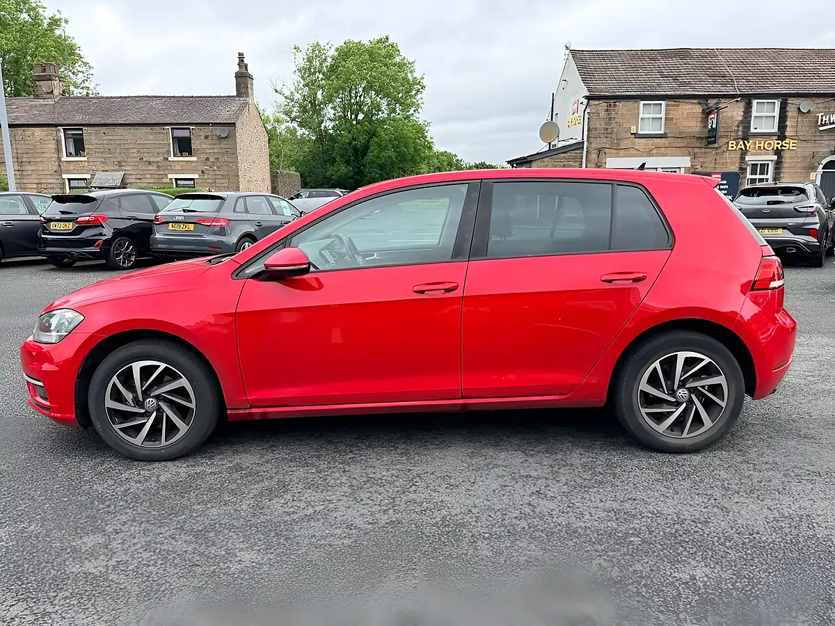 Used 2019 Volkswagen Golf Match Red - Interior and Exterior details 7
