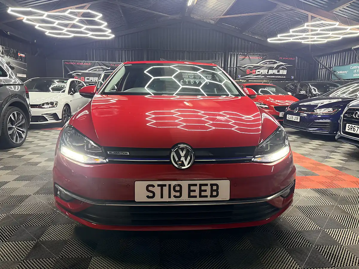 Used 2019 Volkswagen Golf Match Red - Interior and Exterior details 10