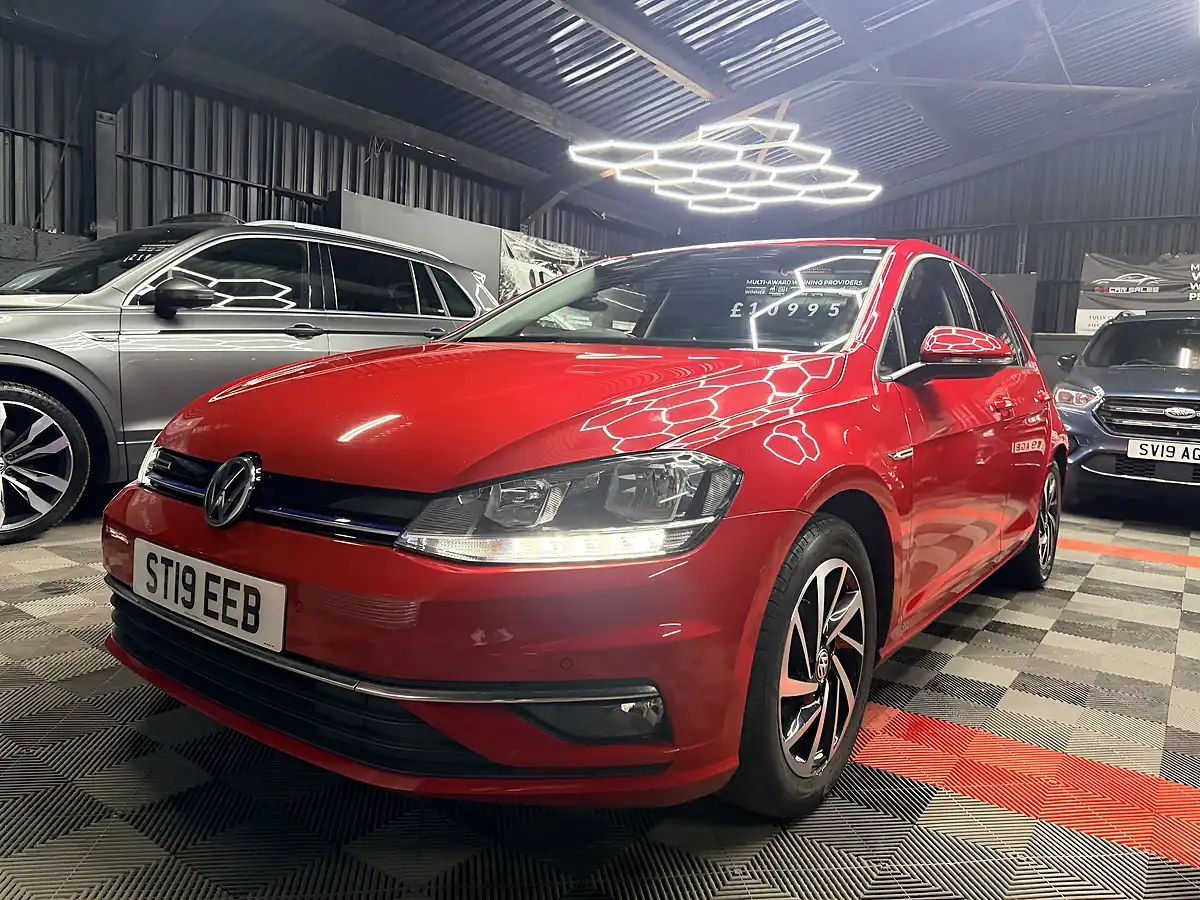 Used 2019 Volkswagen Golf Match Red - Interior and Exterior details 11