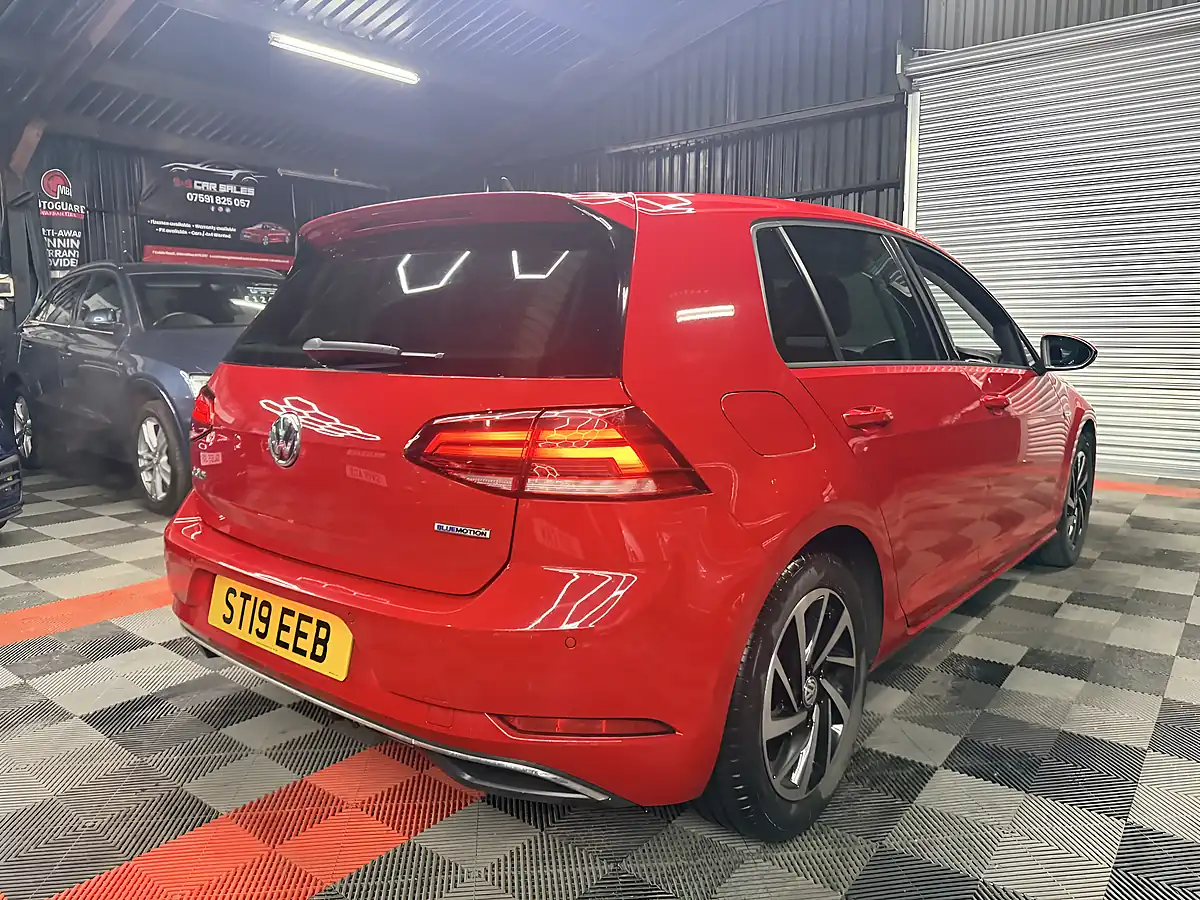 Used 2019 Volkswagen Golf Match Red - Interior and Exterior details 6