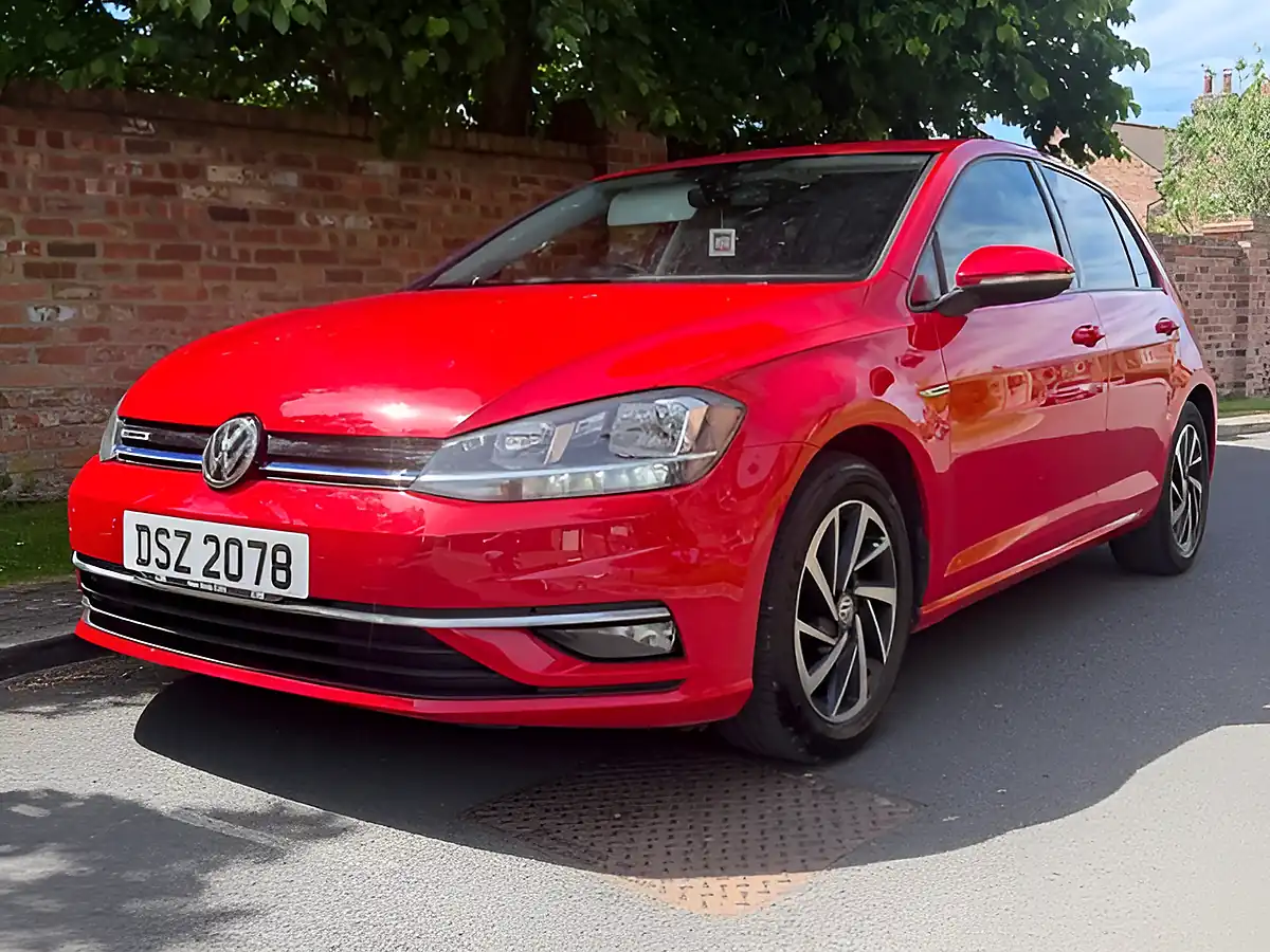 Used 2019 Volkswagen Golf Match Red - Front View