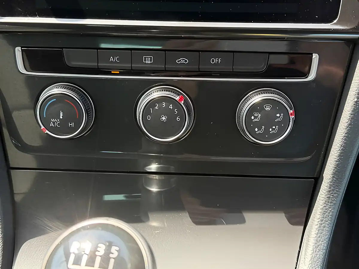 Used 2019 Volkswagen Golf Match Red - Interior and Exterior details 12
