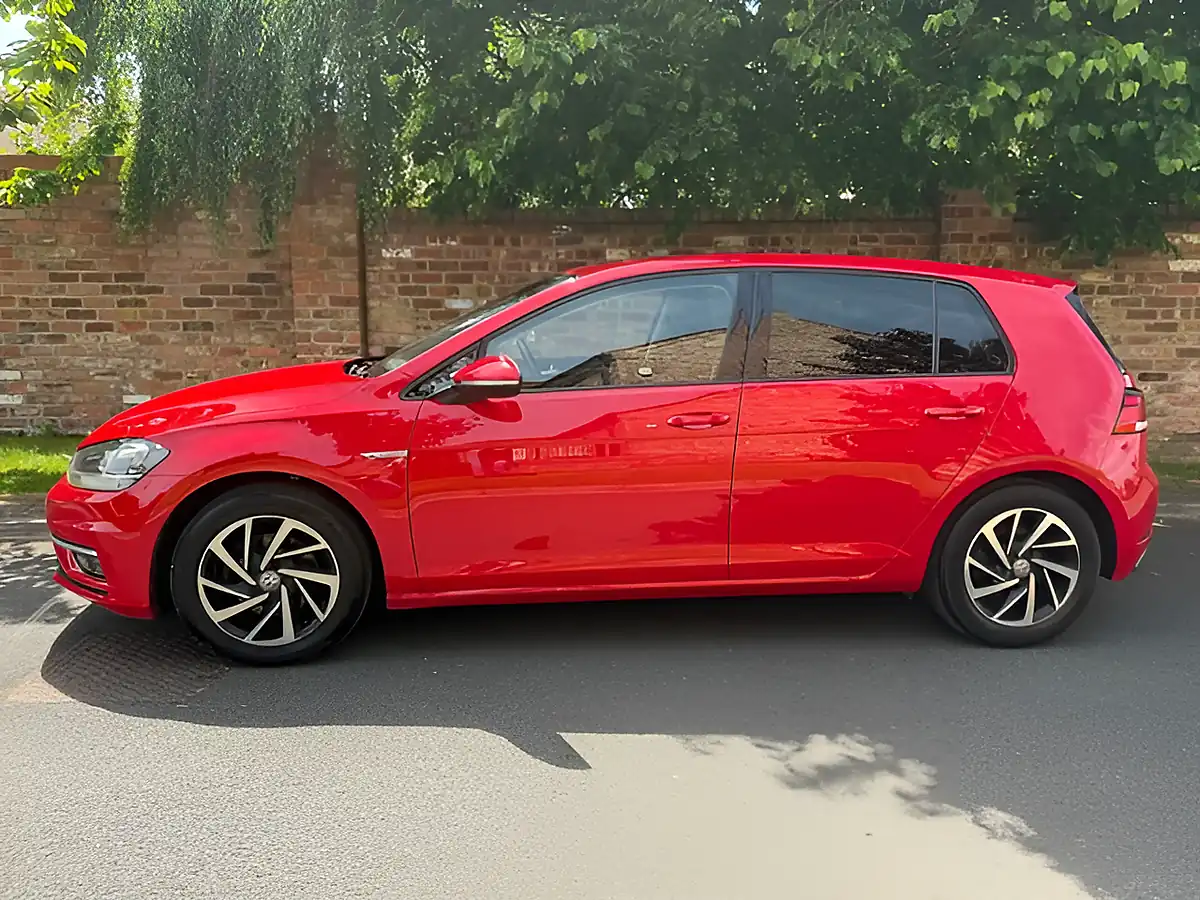 Used 2019 Volkswagen Golf Match Red - Interior and Exterior details 9