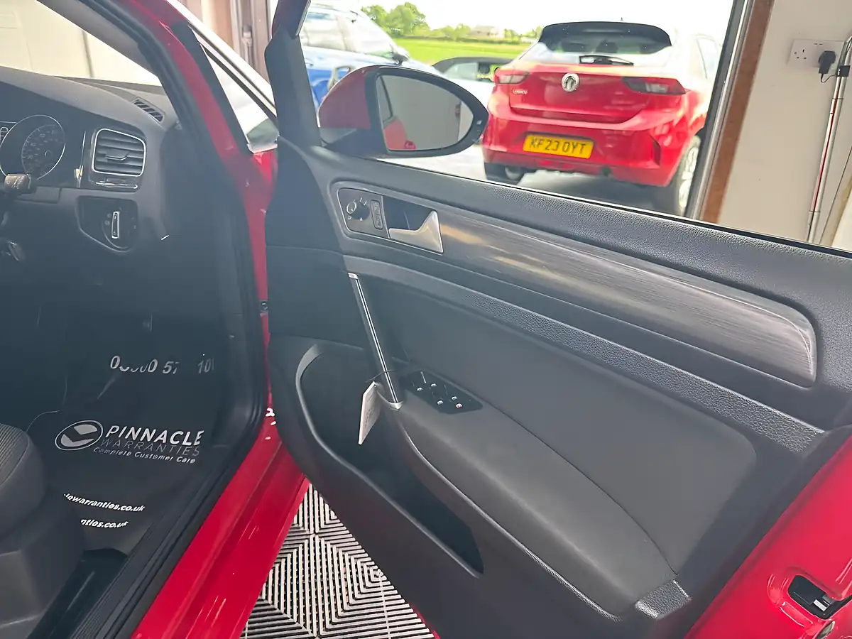 Used 2019 Volkswagen Golf Match Red - Interior and Exterior details 20