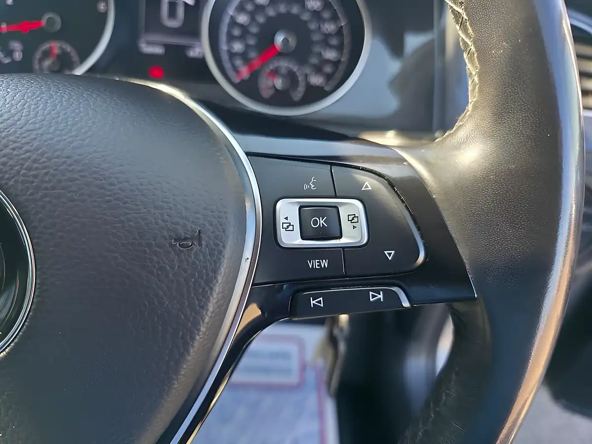 Used 2019 Volkswagen Golf Match Silver - Interior and Exterior details 13