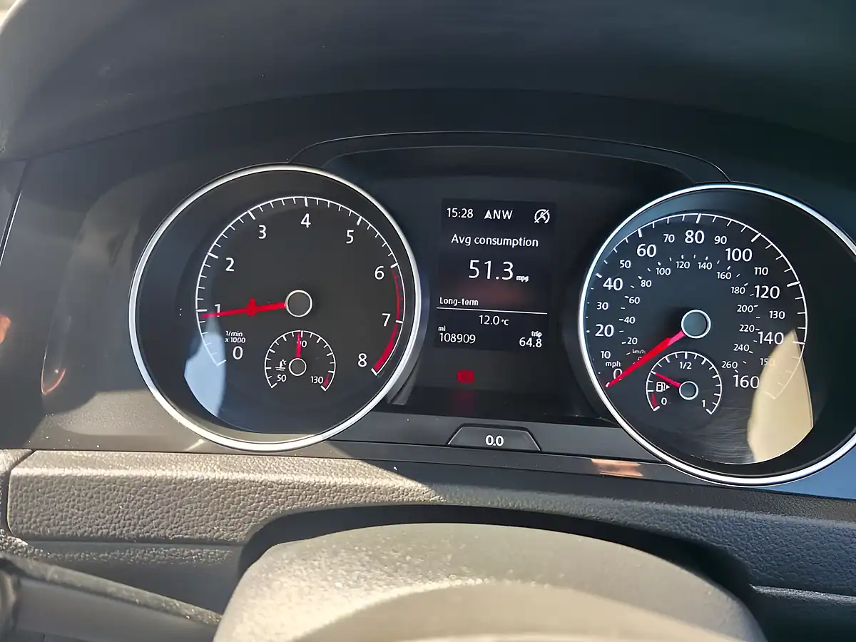 Used 2019 Volkswagen Golf Match Silver - Interior and Exterior details 7